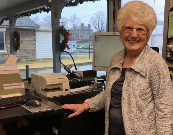 Sandy Bates Retires 2017 cropped